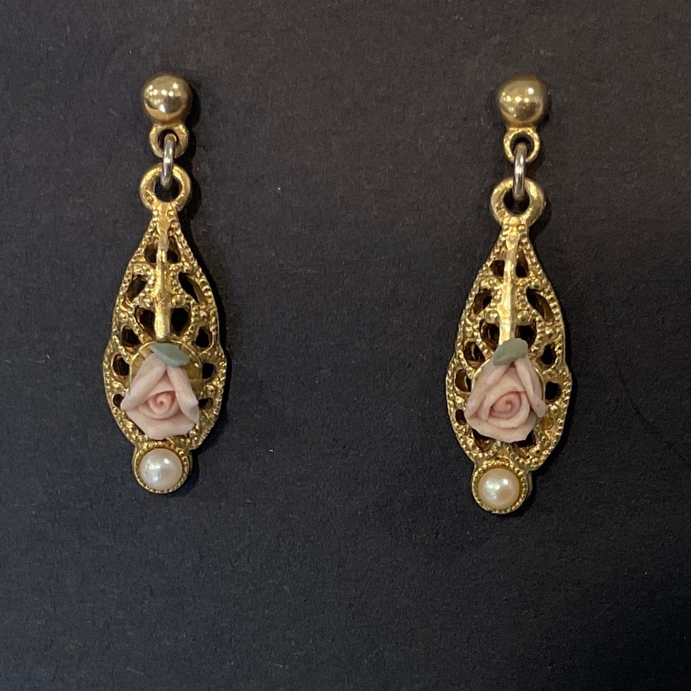 VINTAGE 1928 Gold Tone Pink Rose Earrings